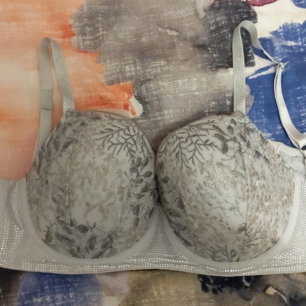 Victoria secret 36DDD bra